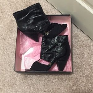 Sexy😍 Steve Madden Cut-Out Bootie